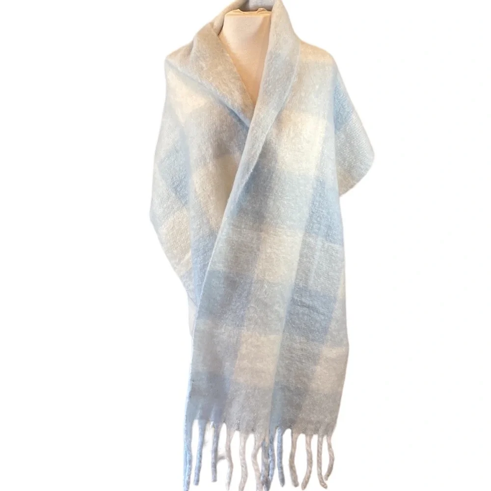NWOT Steve Madden Fringed Blanket Scarf